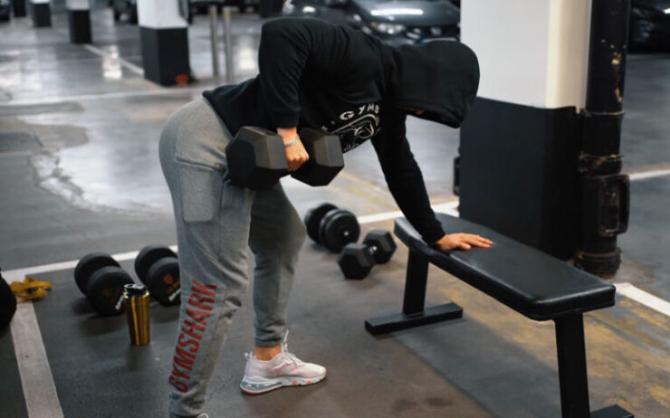 Wearing a hoodie hotsell to the gym